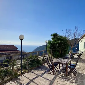 L'ulivo E Il Mare , Moneglia Italia